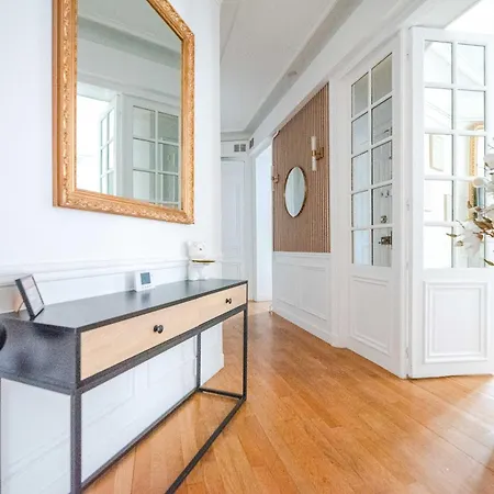 Apartment Cia - Haussmannian Delight *